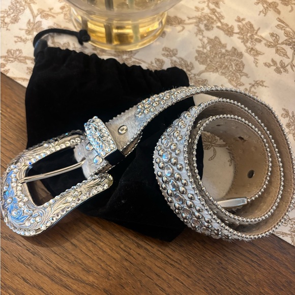 b.b. Simon
Rare b.b. Simon Elegant Silver Studded Belt - Picture 11 of 11